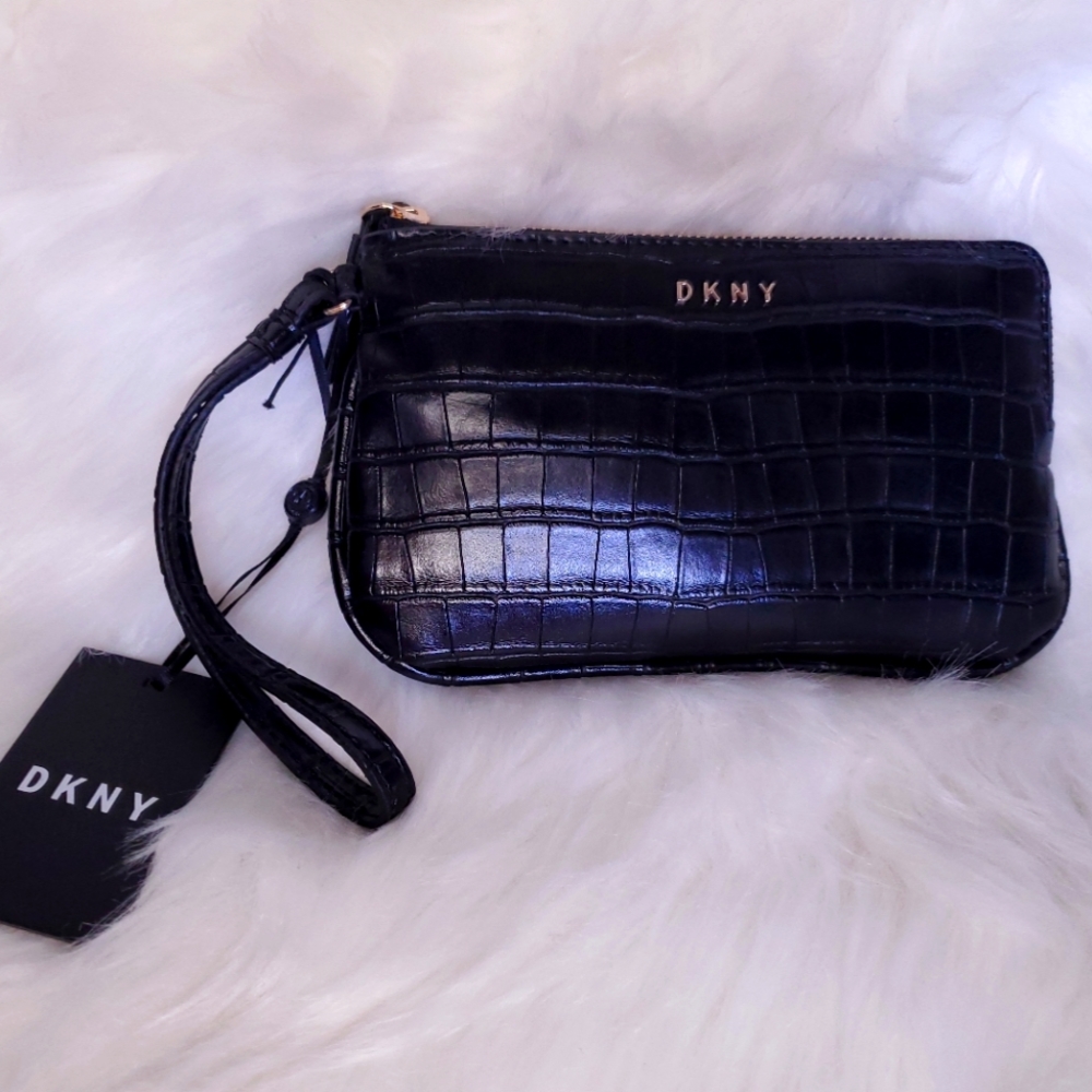 Dkny wristlet